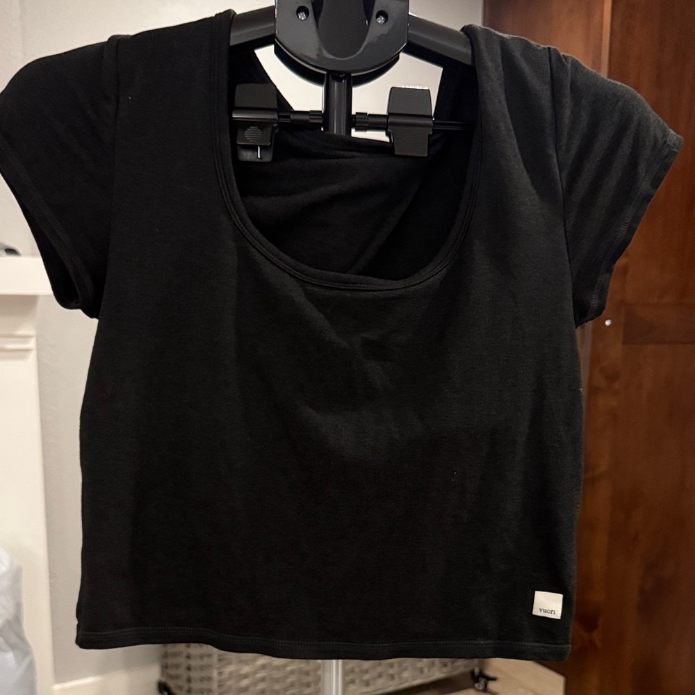 Vuori Black Women's Crop Top